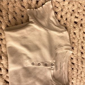 American Eagle Cropped Short Sleeve